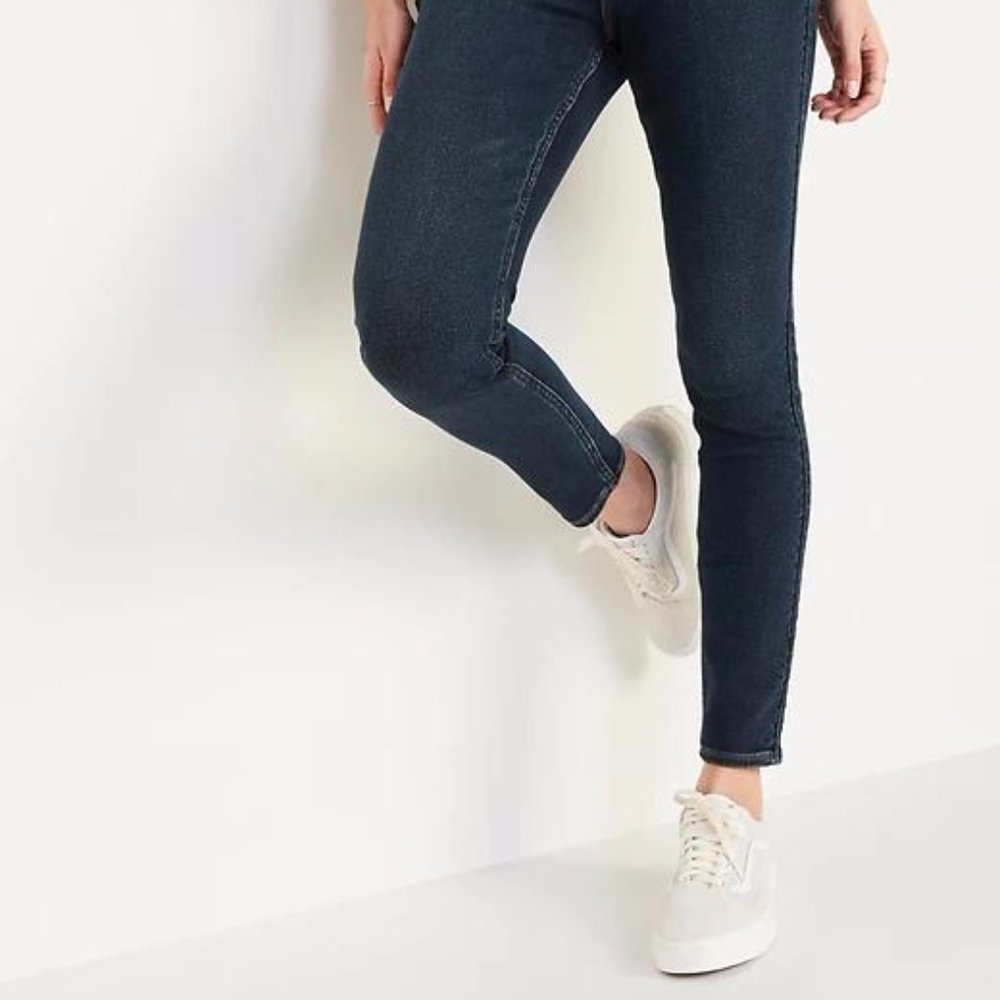 Old Navy Extra High-Waisted Rockstar 360° Stretch Super Skinny Jeans for Women - Picture 2 of 8